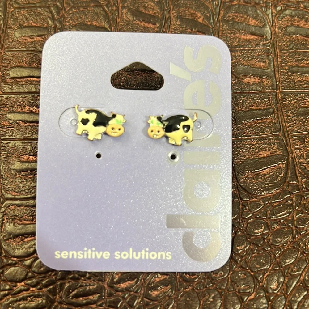 NWT Claire’s cow stud earrings sensitive solutions - Picture 1 of 1